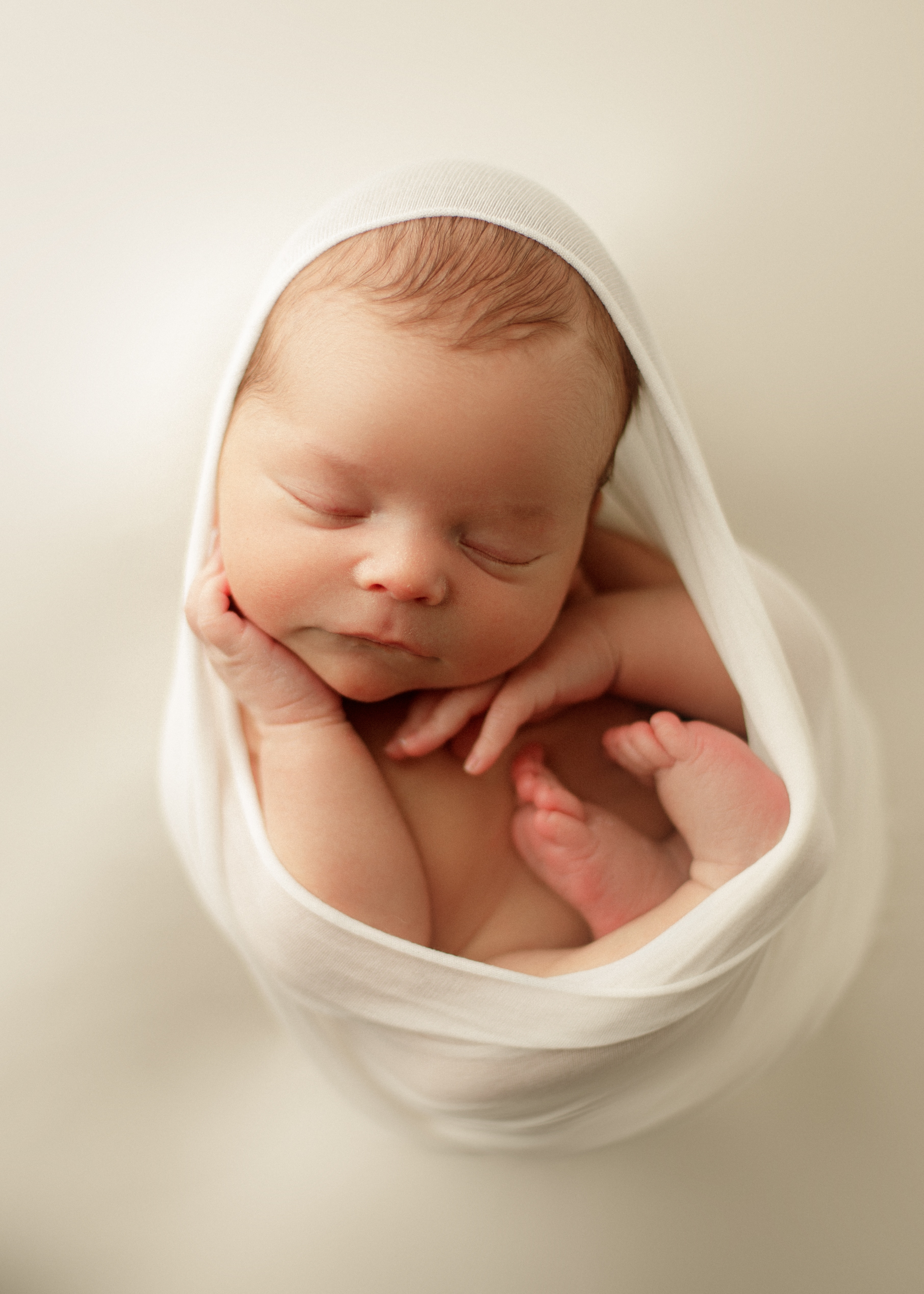 egg wrap newborn baby pose, Chicago