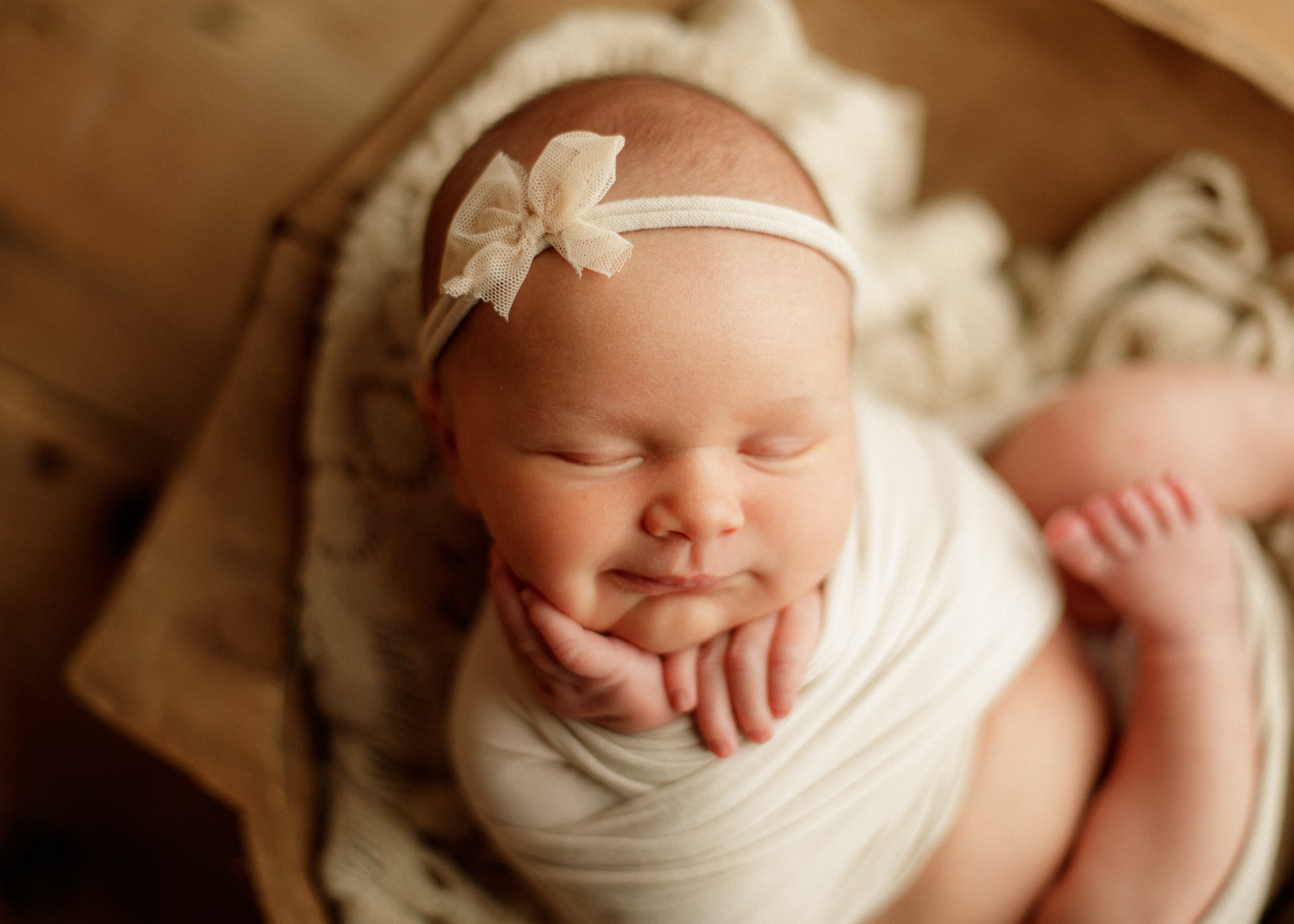 smiling newborn baby photo pose, Chicago