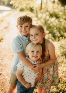 siblings at family photo shoot in Chicago