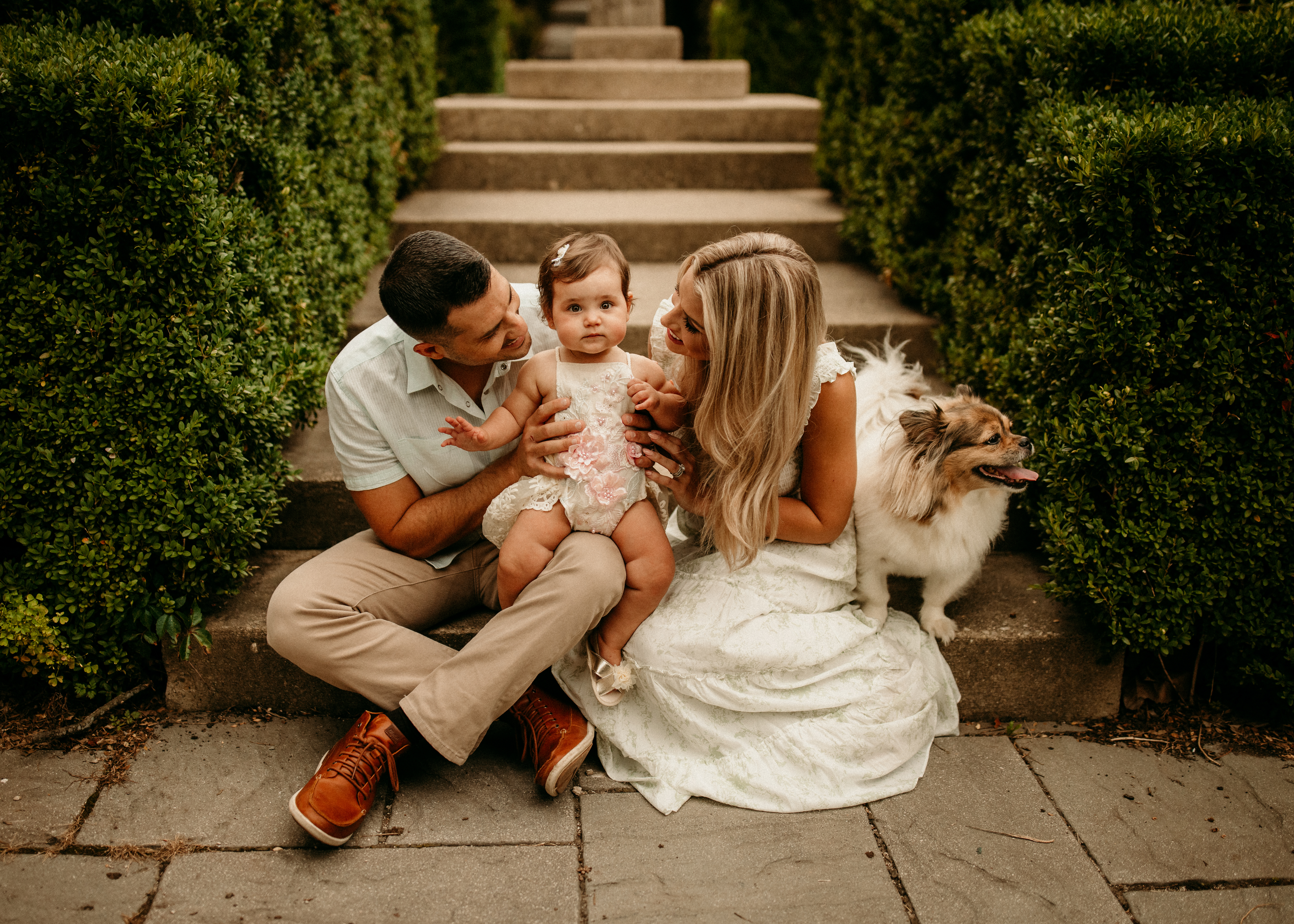 outdoors family photo shoot