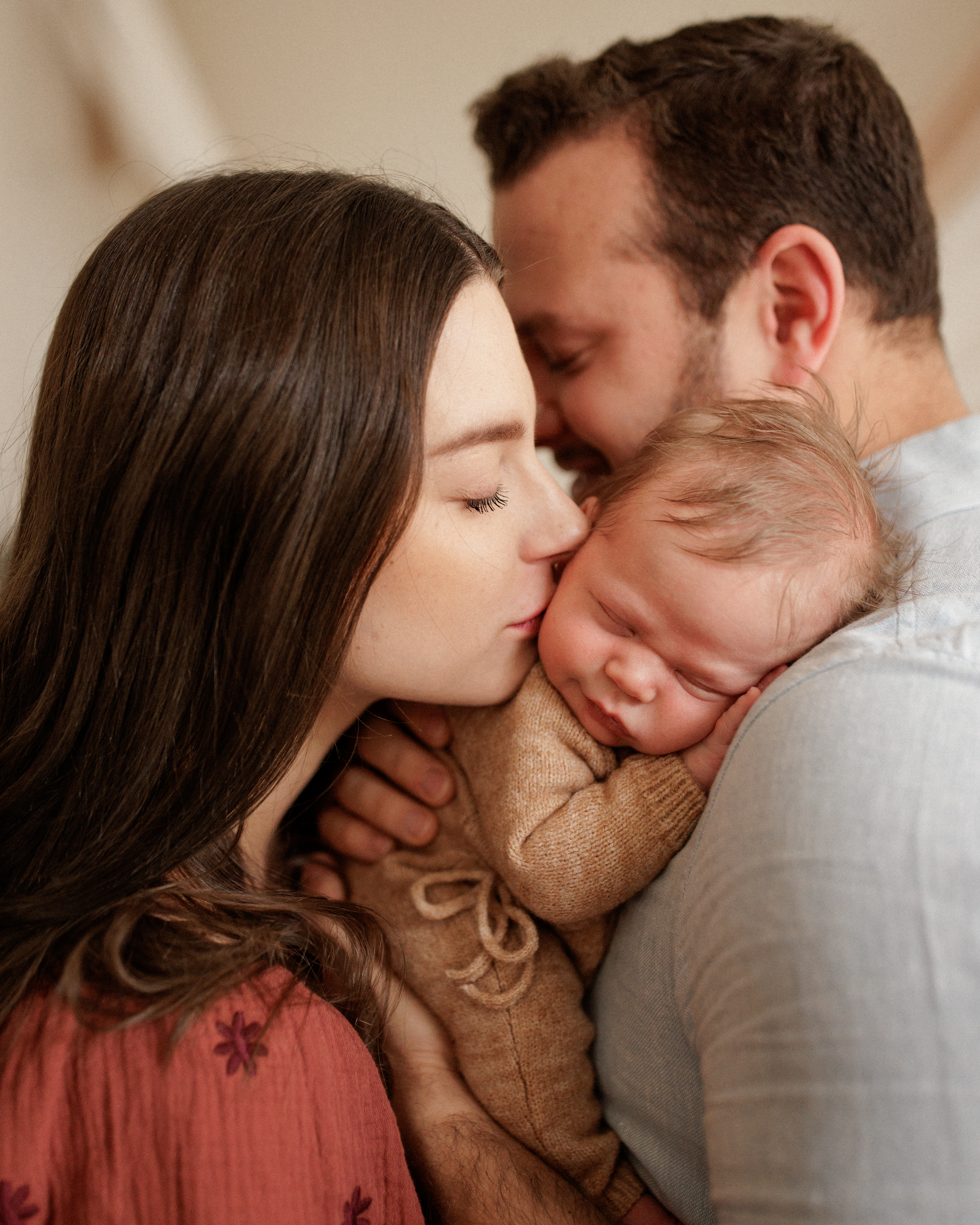 parents and baby newborn photography Chicagoland