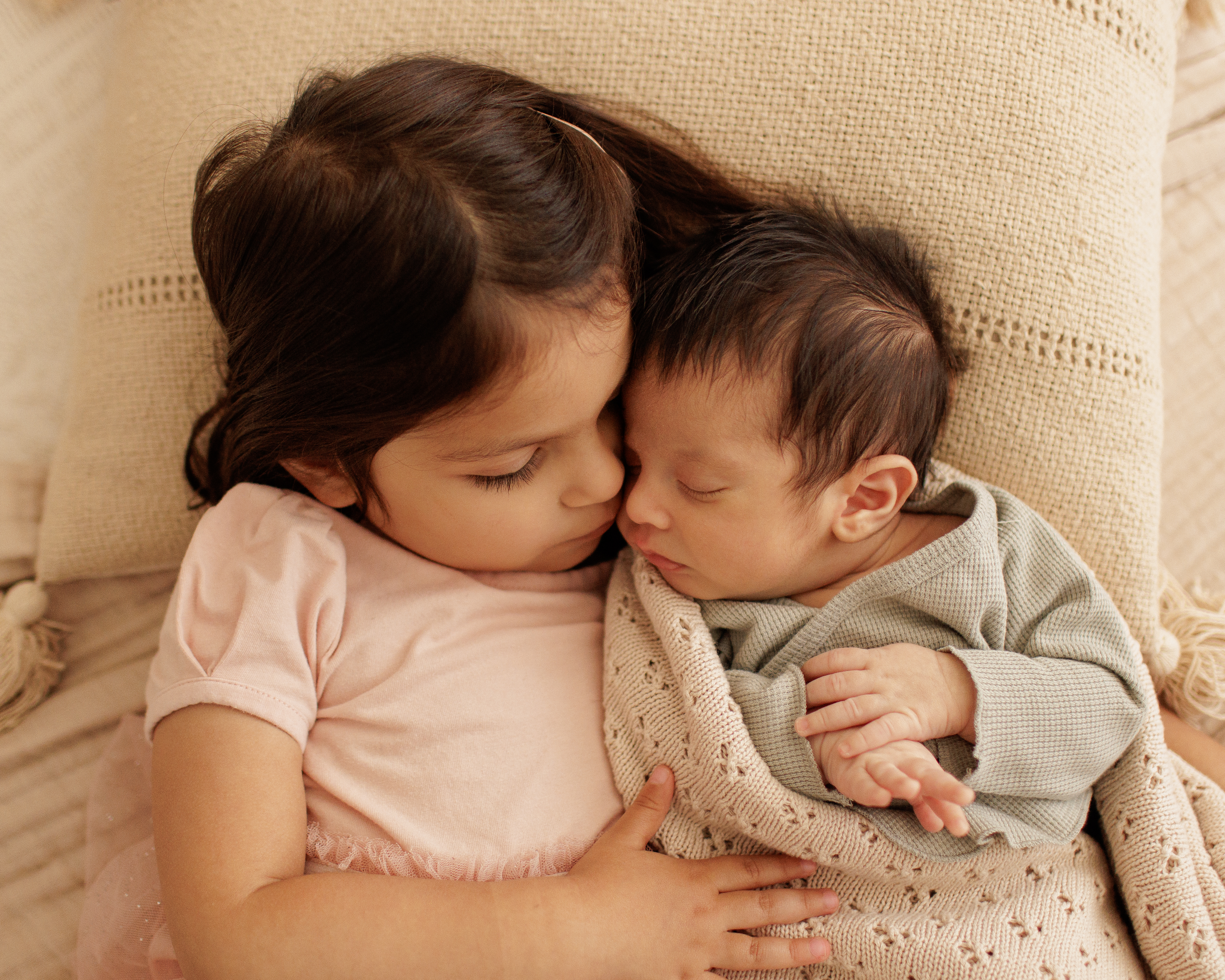 siblings in newborn photo session
